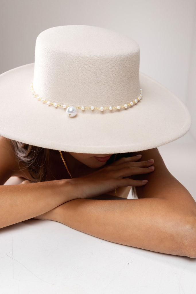 Beige hat with pearls